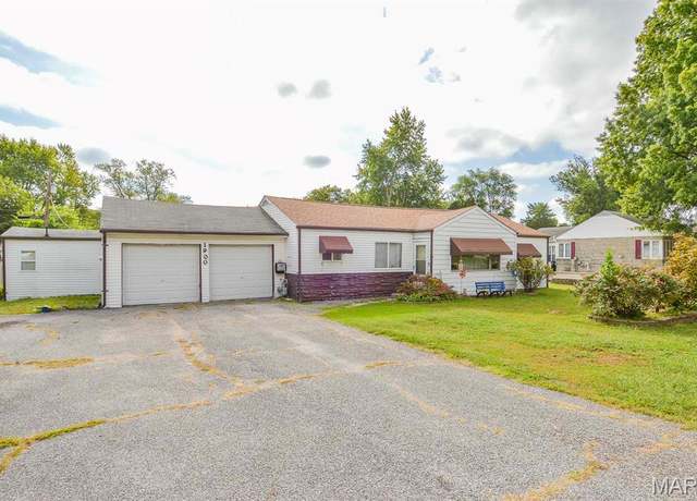 Property at 1900 N 17th St, Swansea, IL 62226, 3 beds, 1 bath