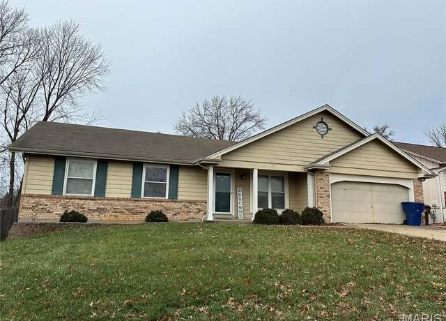 Property at 212 Universal Dr, St Peters, MO 63376, 3 beds, 2 baths