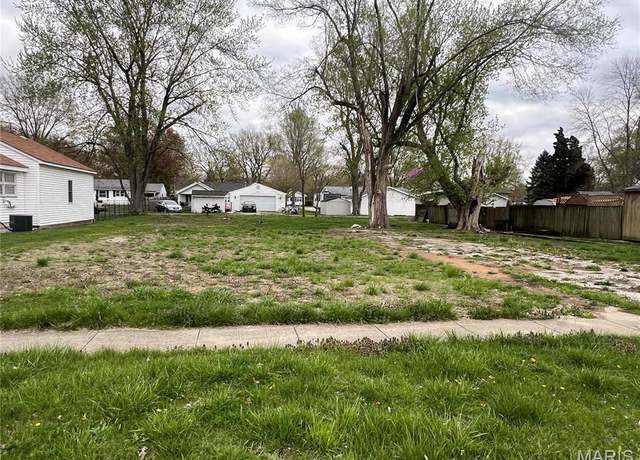 Property at 1202 N Walnut St, Litchfield, IL 62056