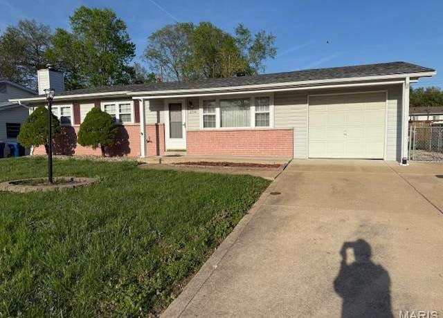 Property at 2734 Arrow Heights Dr, Maryland Heights, MO 63043, 3 beds, 2 baths