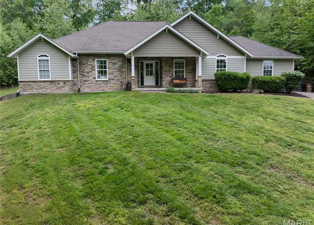 Property at 12 Dumaine St, Cape Girardeau, MO 63701, 4 beds, 3 baths