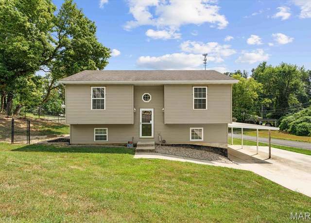 Property at 1004 Vine St, Collinsville, IL 62234, 3 beds, 2 baths