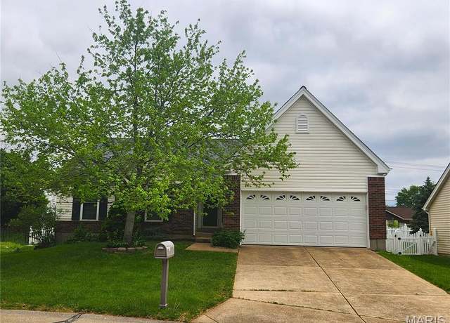 Property at 4108 Forder Valley Dr, St Louis, MO 63129, 4 beds, 2 baths