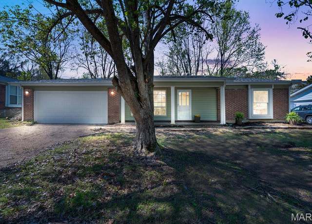 Property at 5609 Viewpoint Ln, St Louis, MO 63128, 3 beds, 2 baths