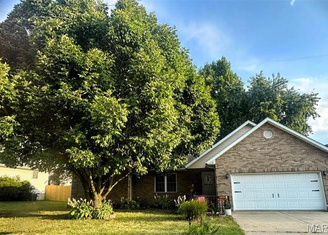 Property at 410 W Lincoln Ave, Caseyville, IL 62232, 4 beds, 3 baths