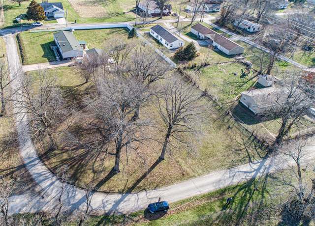 Property at 620 E Schuetz St, Lebanon, IL 62254