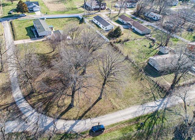 Property at 620 E Schuetz St, Lebanon, IL 62254