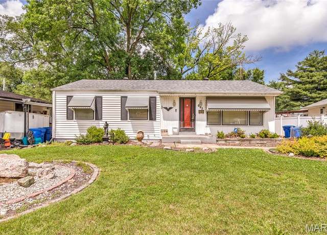Property at 685 S Lafayette St, Florissant, MO 63031, 3 beds, 1.5 baths