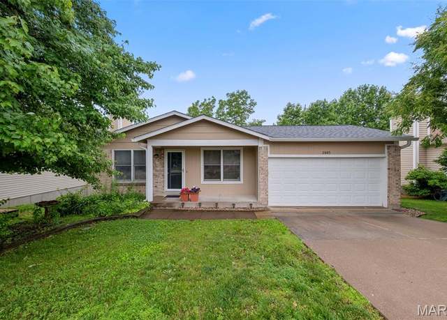 Property at 2805 Rose Acres Ln, Maryland Heights, MO 63043, 3 beds, 2 baths