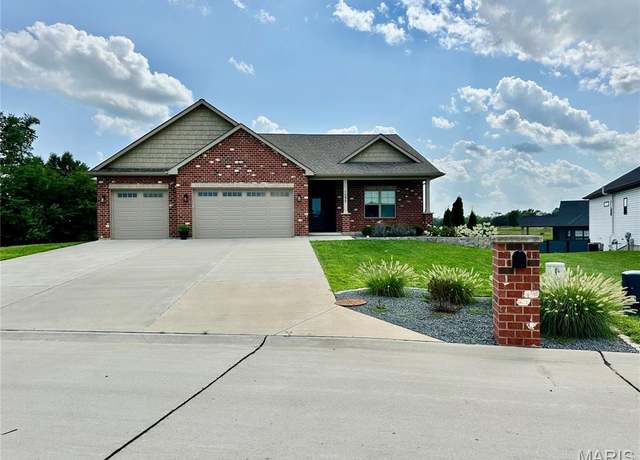Property at 1095 Stonegate Dr, Farmington, MO 63640, 3 beds, 2 baths