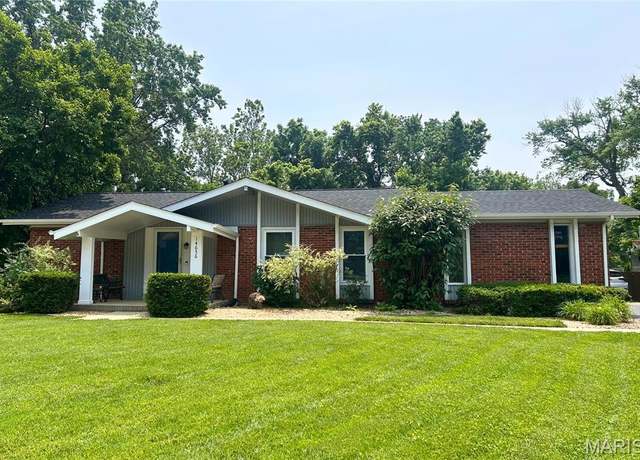 Property at 14656 Laketrails Ct, Chesterfield, MO 63017, 4 beds, 3 baths