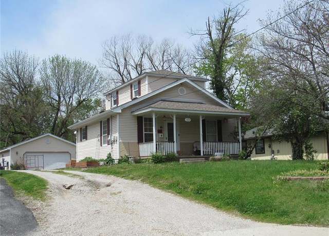 Property at 1109 Saint Clair Ave, Collinsville, IL 62234, 3 beds, 1.5 baths