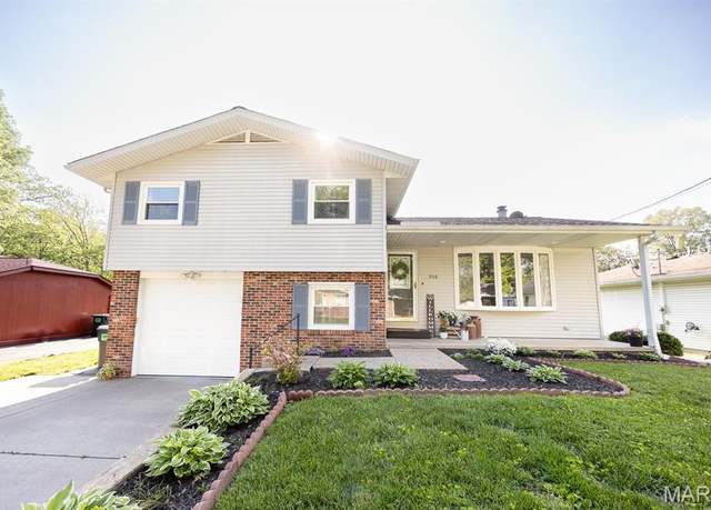 Property at 208 N 7th St, Mascoutah, IL 62258, 4 beds, 2.5 baths