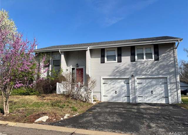 Property at 67 Muir St, Eureka, MO 63025, 3 beds, 2.5 baths