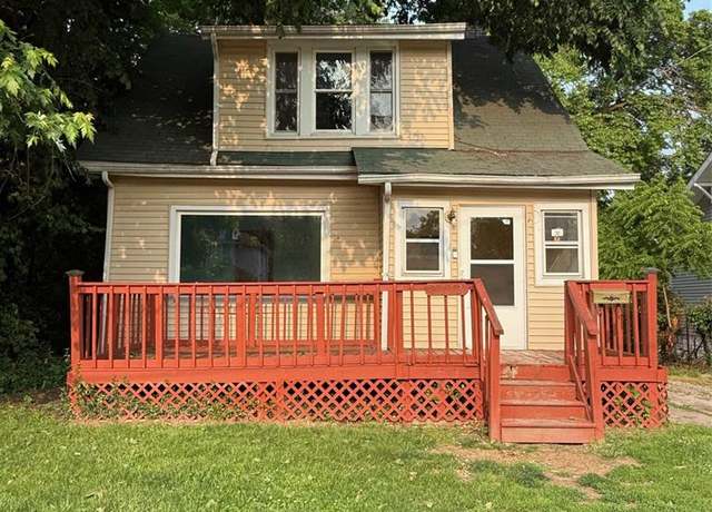 Property at 2213 Johnson St, Alton, IL 62002, 3 beds, 1.5 baths