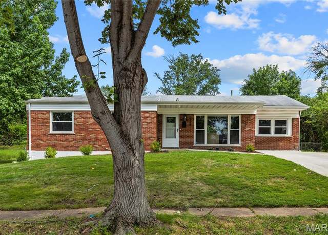 Property at 1124 Putter Ln, University City, MO 63132, 3 beds, 2.5 baths