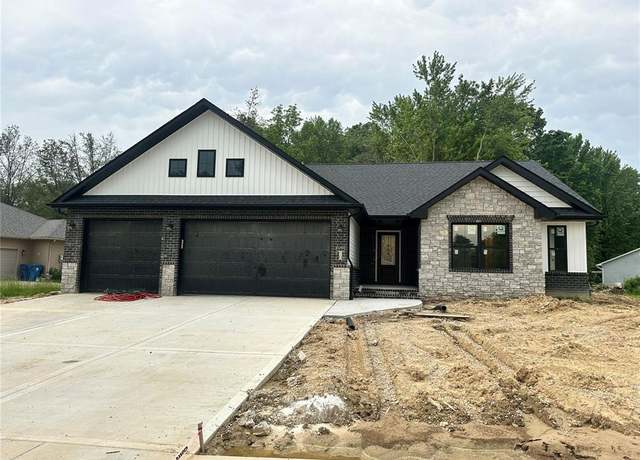 Property at 10 Ellington Dr, Troy, IL 62294, 5 beds, 3 baths