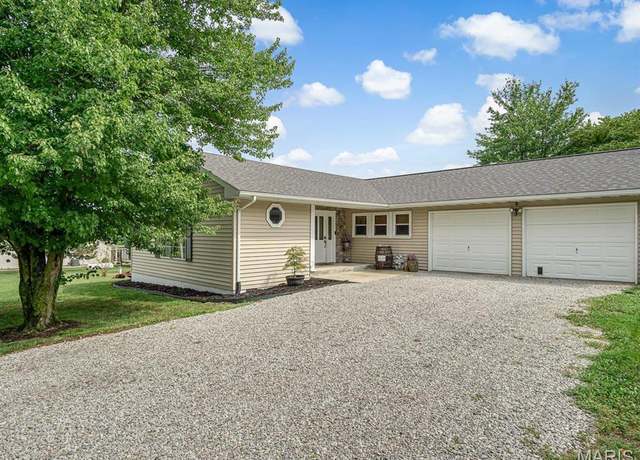 Property at 6639 Gladel Dr, Waterloo, IL 62298, 3 beds, 2 baths