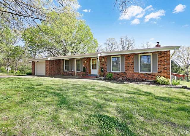 Property at 5664 Country Club Ln, Washington, MO 63090, 3 beds, 2 baths