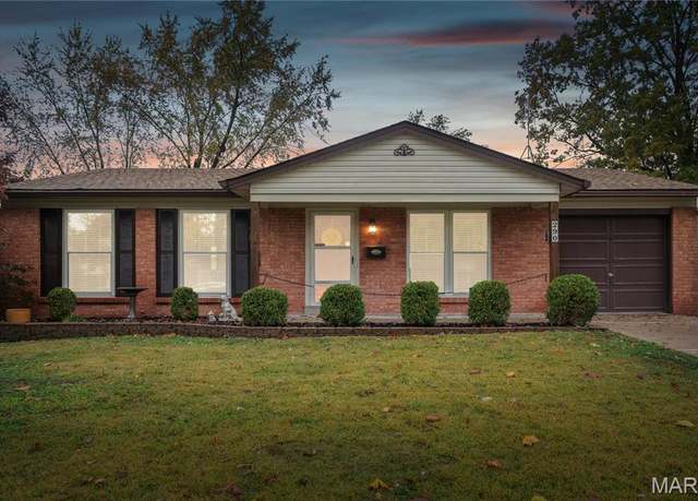 Property at 290 Patterson Ln, Florissant, MO 63031, 3 beds, 1.5 baths