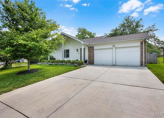 Property at 12754 Castlebar Dr, St Louis, MO 63146, 4 beds, 3 baths