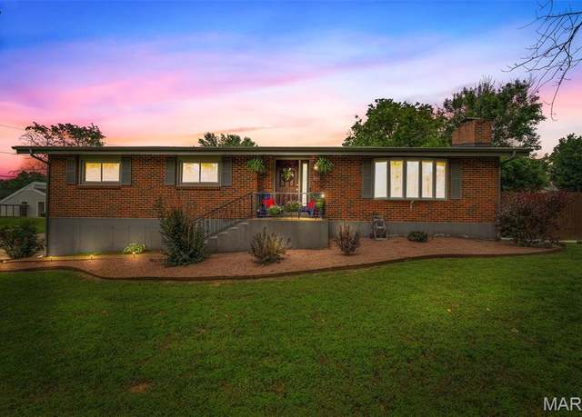 Property at 709 Jefferson St, Park Hills, MO 63601, 3 beds, 2 baths