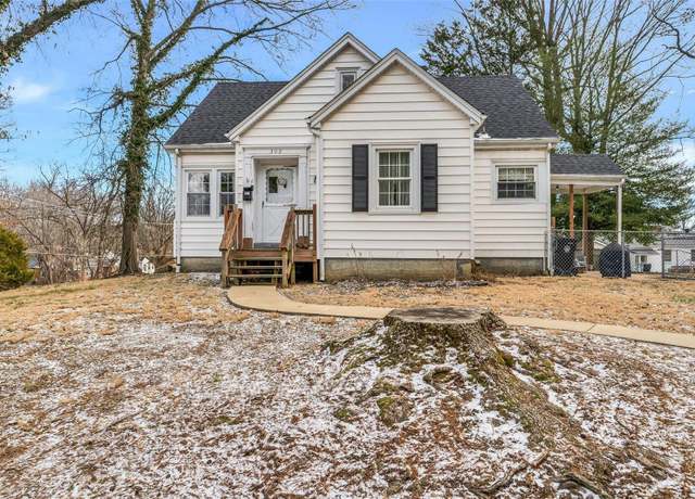 Property at 300 N 28th St, Belleville, IL 62226, 4 beds, 2 baths