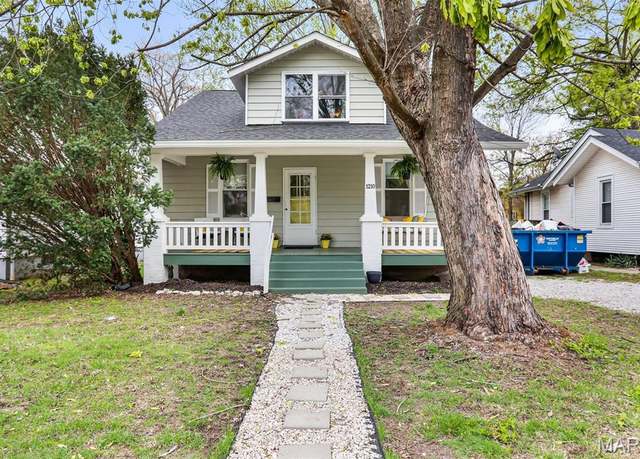 Property at 1210 Lindenwood Ave, Edwardsville, IL 62025, 4 beds, 2 baths