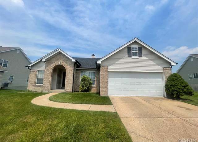 Property at 524 Dartmouth Crossing Dr, Wildwood, MO 63011, 4 beds, 3 baths