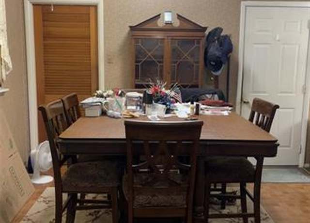 Property at 404 Spring Meadows Dr, Manchester, MO 63011, 3 beds, 2 baths