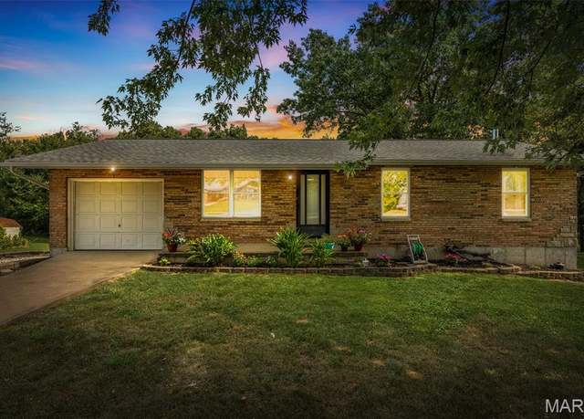 Property at 1121 Edgewood Dr, Festus, MO 63028, 3 beds, 1.5 baths