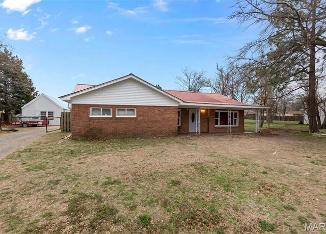 Property at 307 E Clark St, Clarkton, MO 63837, 3 beds, 1 bath