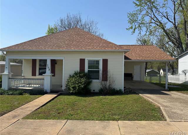 Property at 304 Reuter St, Park Hills, MO 63601, 2 beds, 2 baths