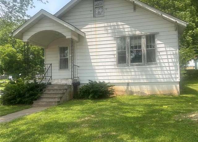 Property at 1099 Maple St, Ste Genevieve, MO 63670, 3 beds, 1 bath
