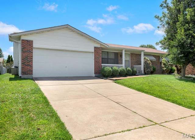Property at 300 Chestnut Dr, St Charles, MO 63301, 3 beds, 2 baths