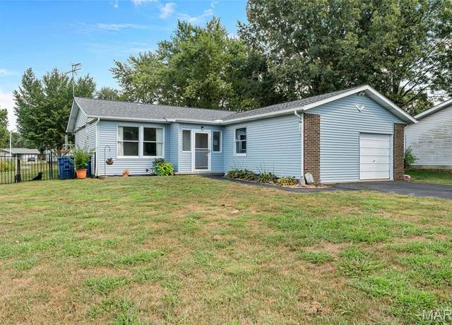 Property at 506 Elm St, St Jacob, IL 62281, 3 beds, 2 baths