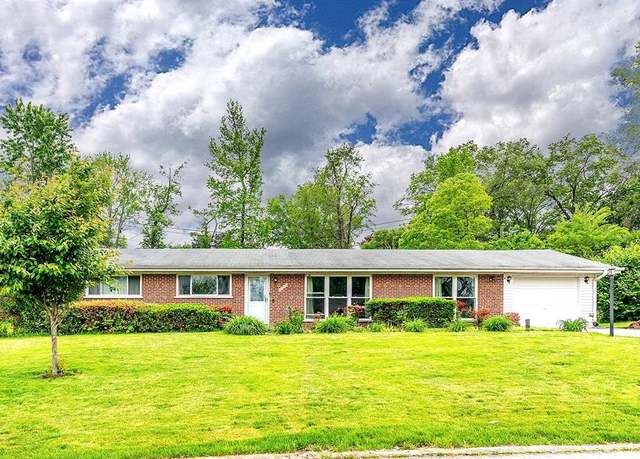 Property at 9344 Llewellyn Ln, Olivette, MO 63132, 3 beds, 2.5 baths