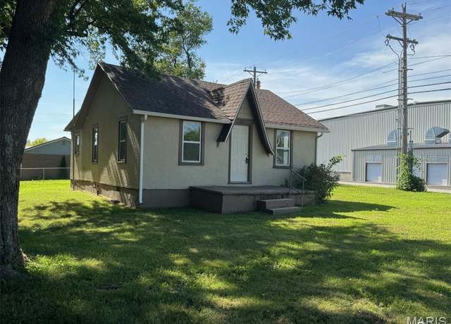 Property at 1355 Springfield Rd, Lebanon, MO 65536, 2 beds, 1 bath