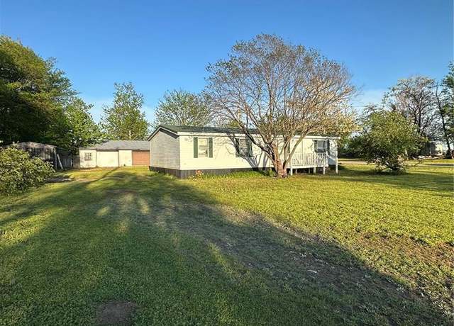 Property at 549 E Outer Rd, Sikeston, MO 63801, 3 beds, 2 baths