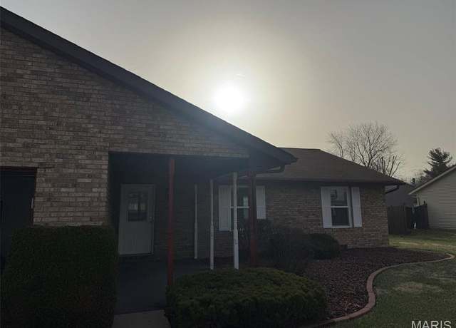 Property at 710 Gleeson Ln, Belleville, IL 62221, 3 beds, 2 baths