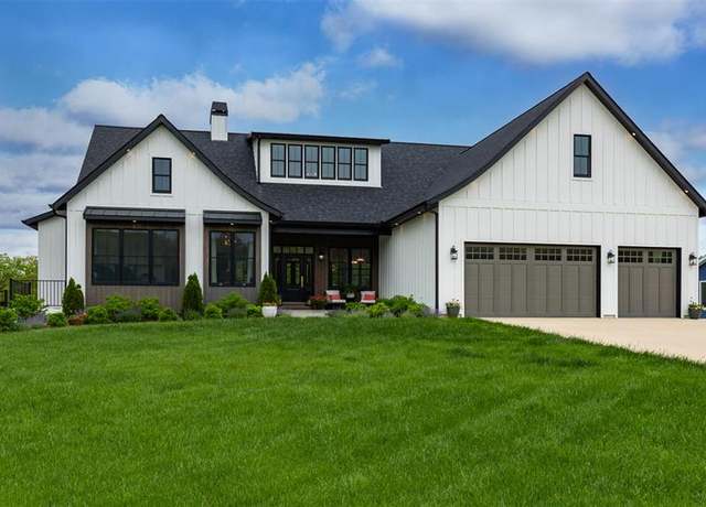 Property at 10028 Pineridge Dr, Effingham, IL 62401, 4 beds, 3 baths