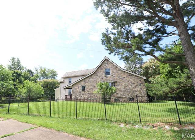 Property at 8286 Commercial Blvd, Pevely, MO 63070, 3 beds, 4.5 baths