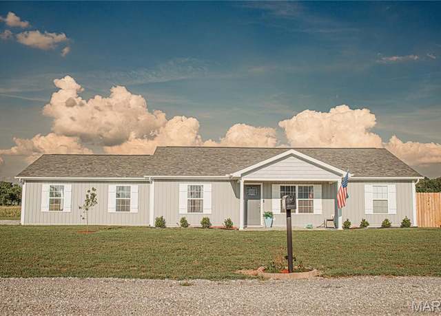 Property at 9 Powers Ln, Sikeston, MO 63801, 3 beds, 2 baths