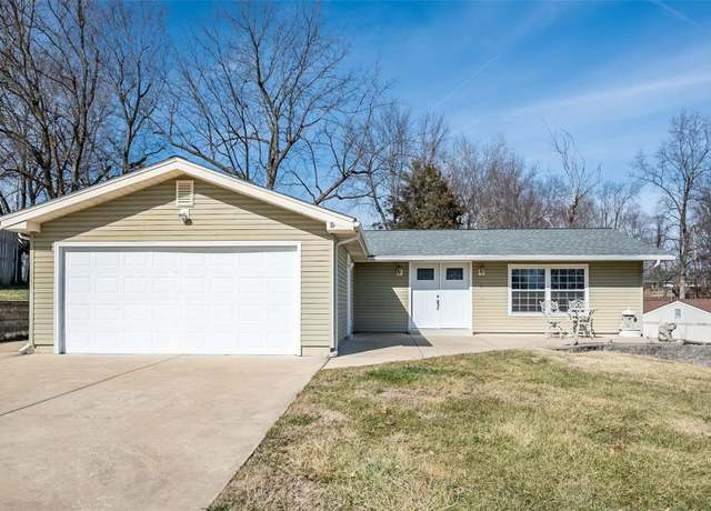 Property at 2 Gran Lin Ct, St Charles, MO 63303, 3 beds, 2 baths