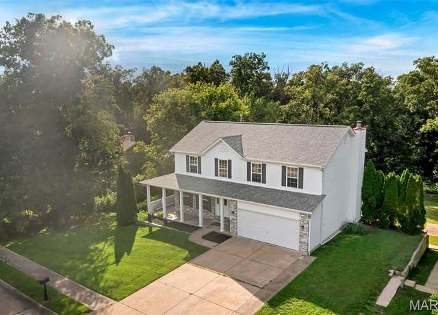 Property at 25 Hawthorne Hills Dr, Warrenton, MO 63383, 5 beds, 3.5 baths