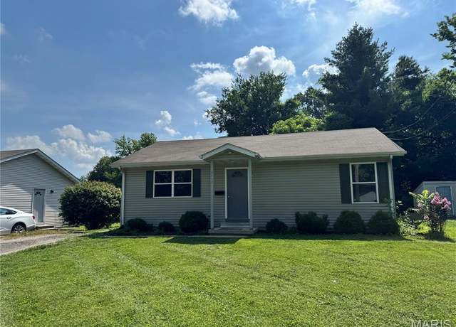 Property at 2713 Sassy Ln, Belleville, IL 62226, 2 beds, 1 bath