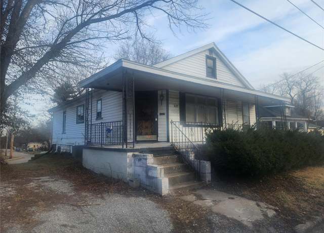 Property at 1839 Ervay Ave, Alton, IL 62002, 4 beds, 1.5 baths