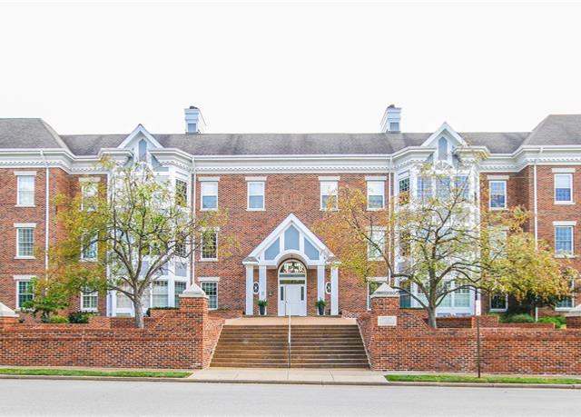 Property at 440 E Lockwood Ave #101, St Louis, MO 63119, 2 beds, 2 baths