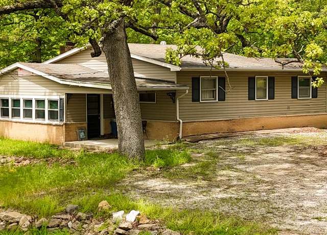 Property at 15222 Circle Dr, Gillespie, IL 62033, 3 beds, 1.5 baths
