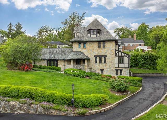 Property at 4 Glen Frst, Ladue, MO 63124, 3 beds, 4.5 baths